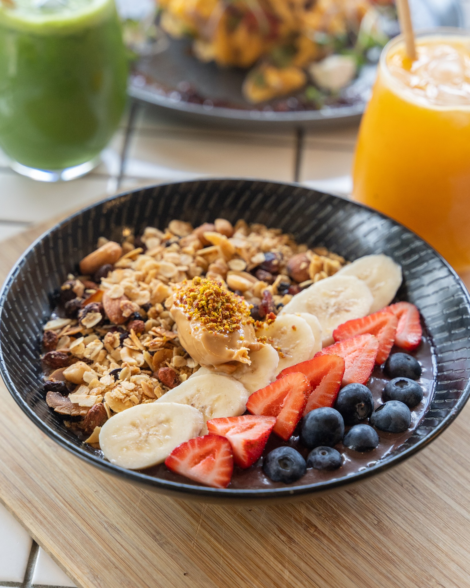 Organic acai with fresh fruit ... say no more 😍 W​alk in and enjoy all your favourites or hit the link in our bio to reserve your table #thefoodstorecafe 